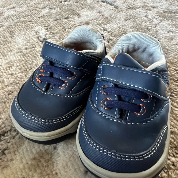 Walking shoes - Picture 3 of 3